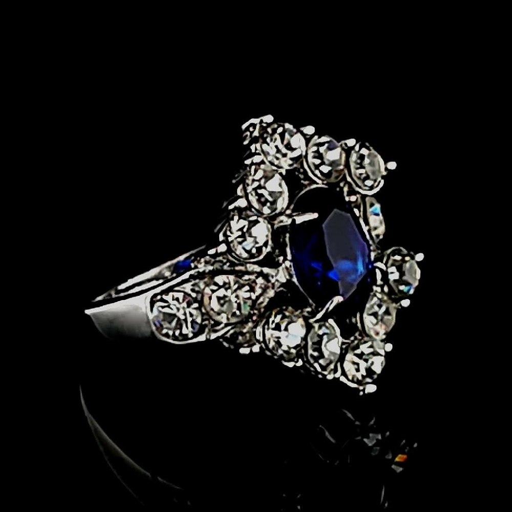 Ladies Classic Blue Oval Ring